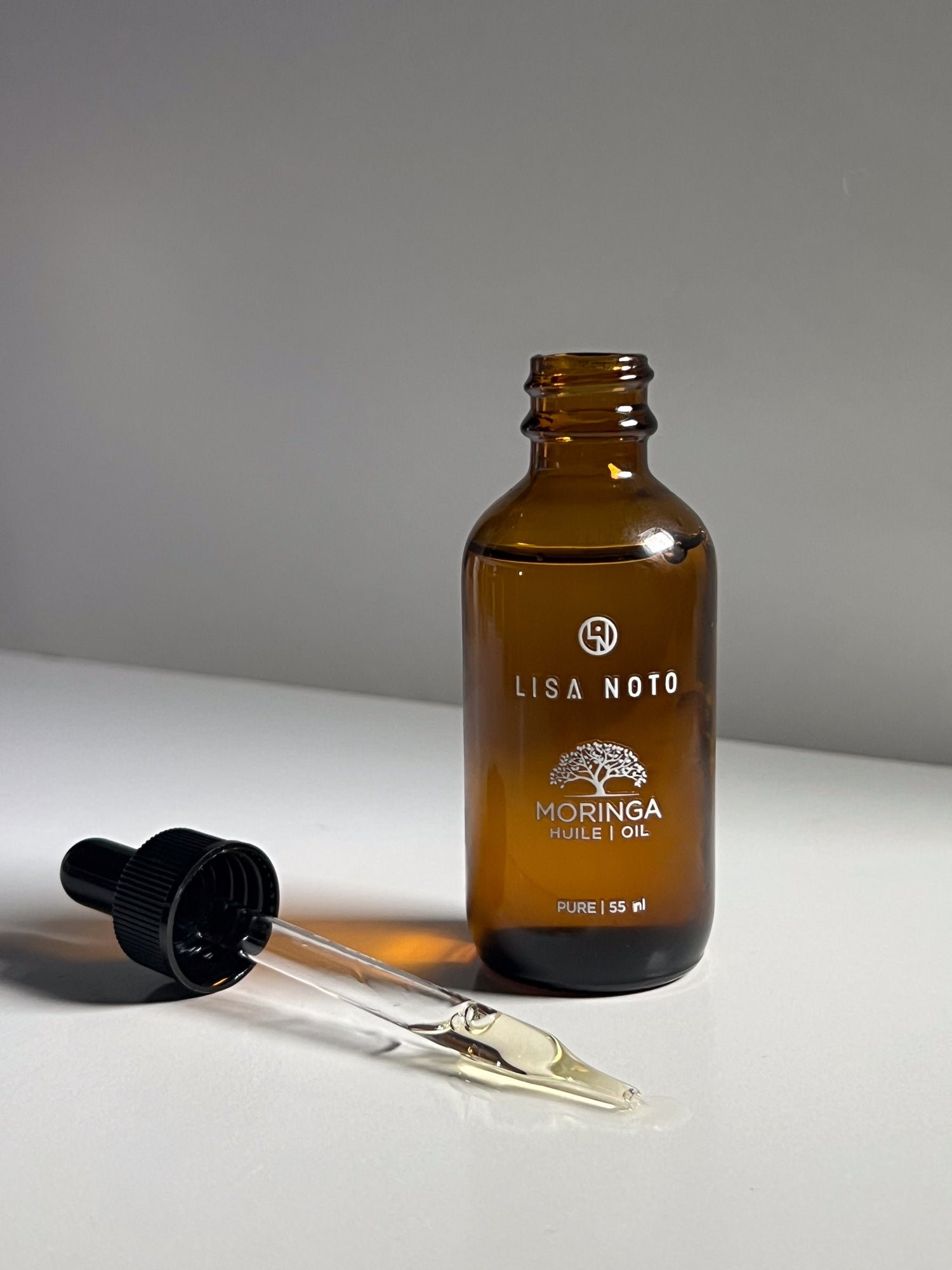 Lisa Noto natural moringa skincare, hydrates, smooths, and illuminates the skin