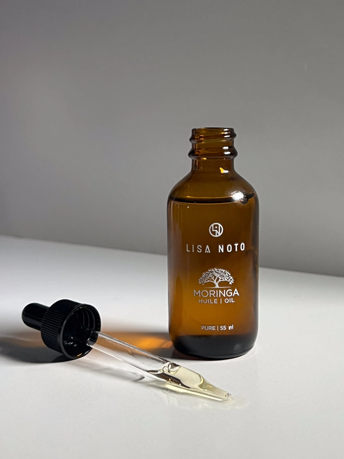 Lisa Noto natural moringa skincare, hydrates, smooths, and illuminates the skin