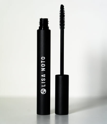  LISA NOTO natural volumizing mascara with gentle formula and botanical ingredients for long, thick lashes, perfect for sensitive eyes.