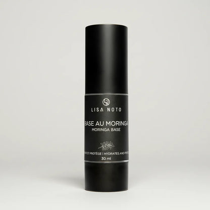 Experience the satisfying indulgence of LISA NOTO Moringa Base 30 ml, a multi-tasking beauty product boasting a serum-like texture and weightless finish.