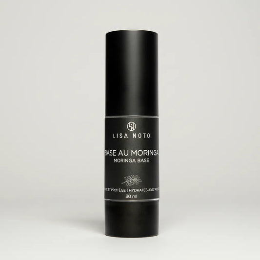 Experience the satisfying indulgence of LISA NOTO Moringa Base 30 ml, a multi-tasking beauty product boasting a serum-like texture and weightless finish.