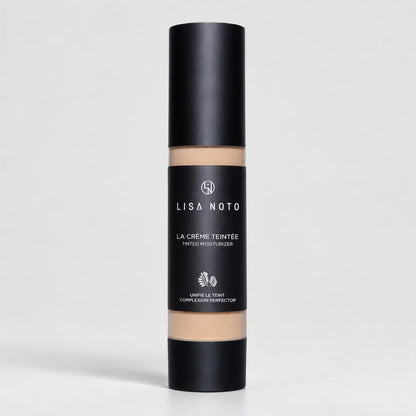 Crème teintée hydratante Lisa Noto pour un teint unifié, naturel et lumineux.
